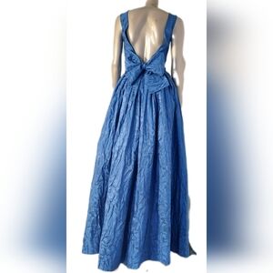 □$3,000 CH CAROLINA HERRERA BLUE BROCADE LONG GOWN S